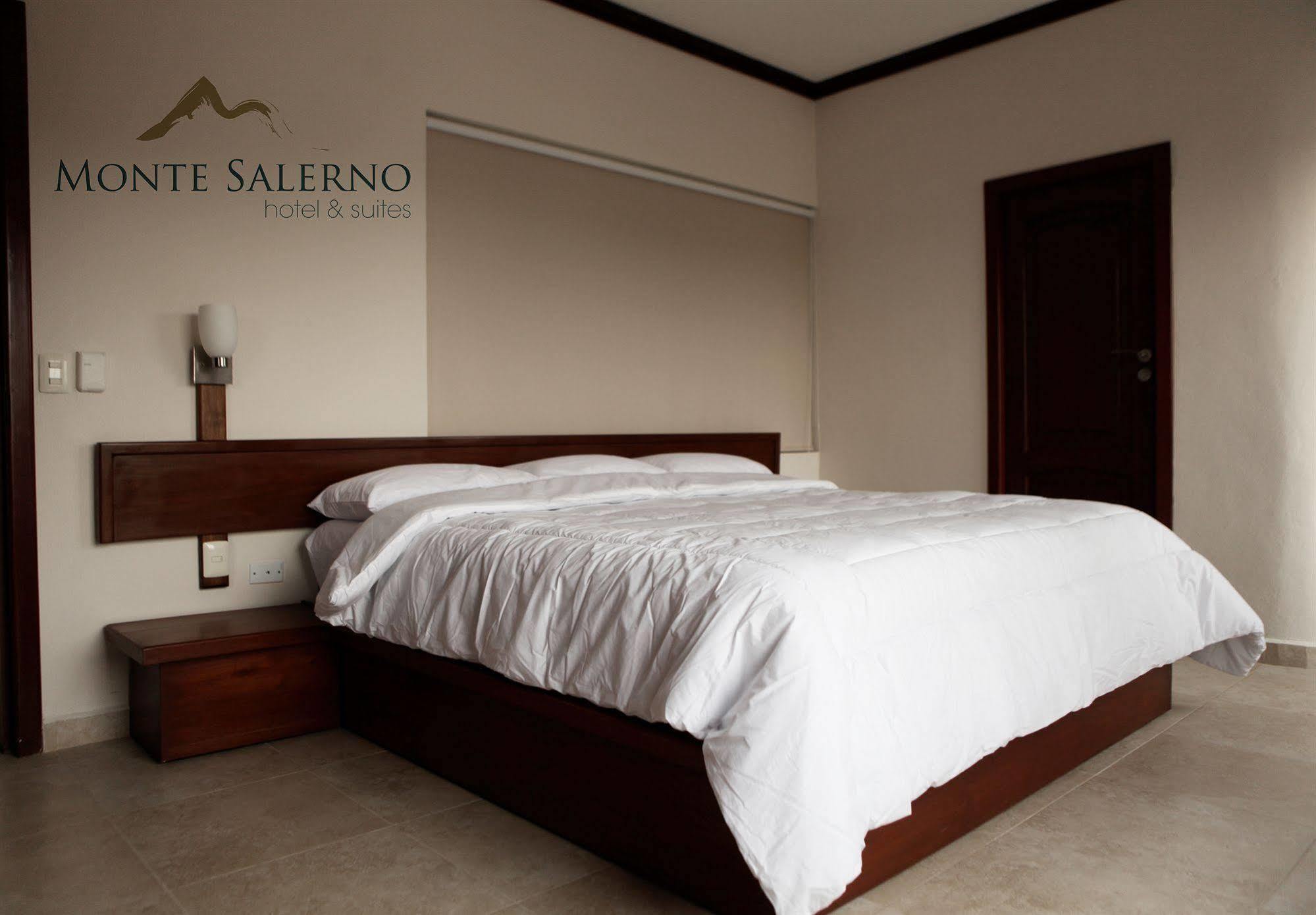 Monte Salerno Hotel & Suites Монтеморелос Экстерьер фото