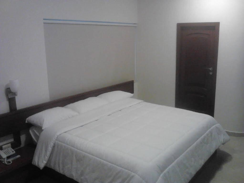Monte Salerno Hotel & Suites Монтеморелос Экстерьер фото